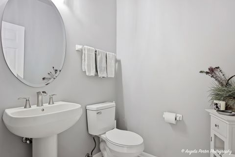 Tiny photo for 9 Laurel Valley Court, Lake In The Hills, IL 60156 (MLS # 12574600)