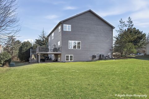 Tiny photo for 9 Laurel Valley Court, Lake In The Hills, IL 60156 (MLS # 12574600)