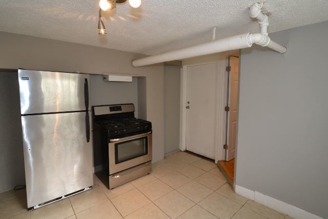 2043 N Avers Avenue G