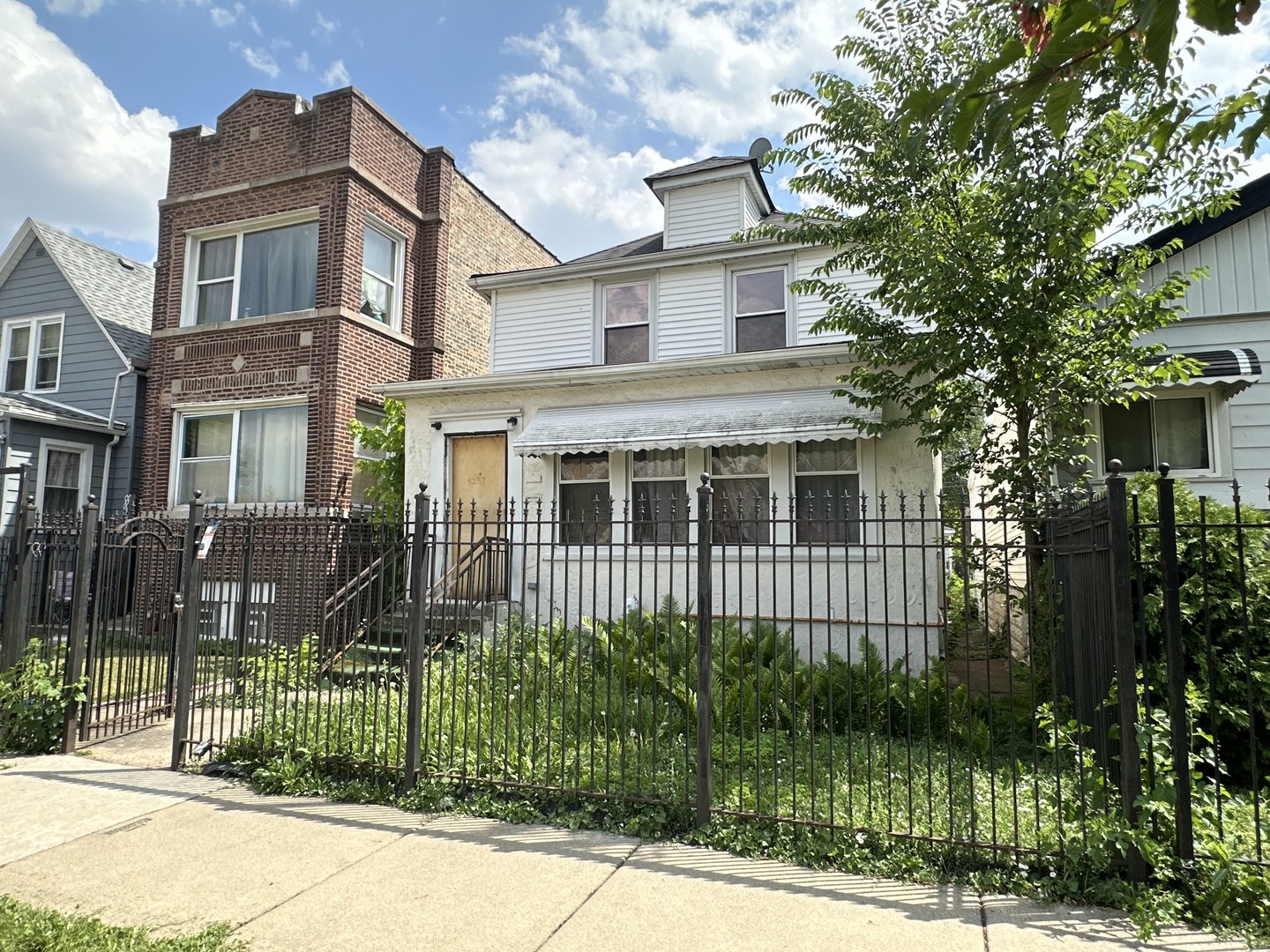 5257 W Gladys Avenue