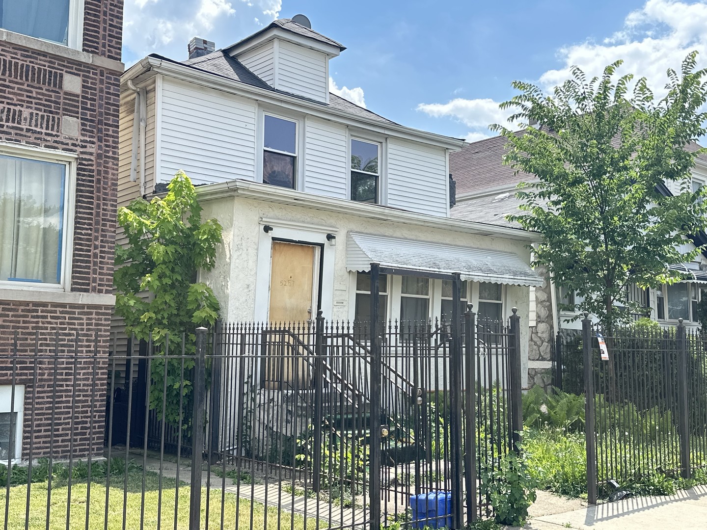 5257 W Gladys Avenue
