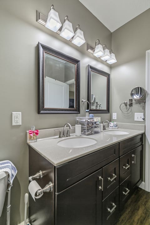 Tiny photo for 1807 W 75th Place W, Davenport, IA 52806 (MLS # 12639024)