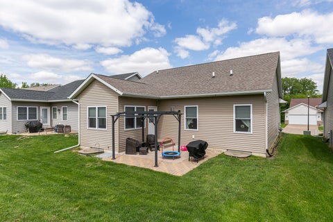 Tiny photo for 1807 W 75th Place W, Davenport, IA 52806 (MLS # 12639024)