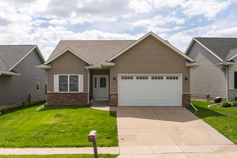 Photo of 1807 W 75th Place W, Davenport, IA 52806 (MLS # 12639024)