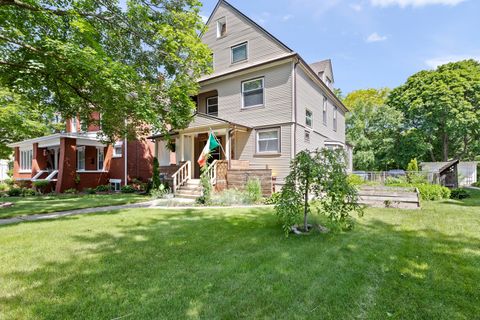 Single Family Residence in Rockford IL 2008 State Street.jpg