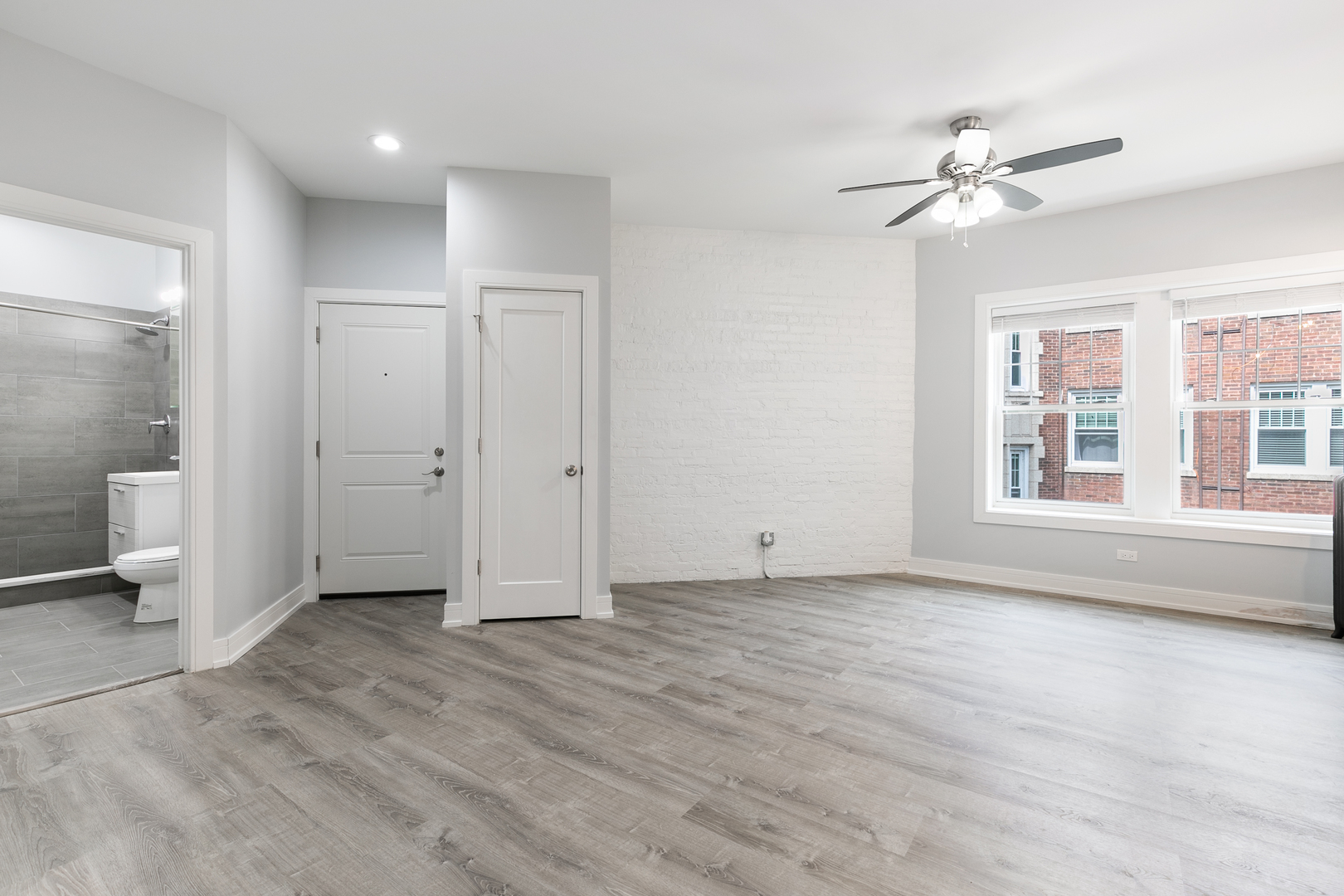 1059 W Glenlake Avenue 2N