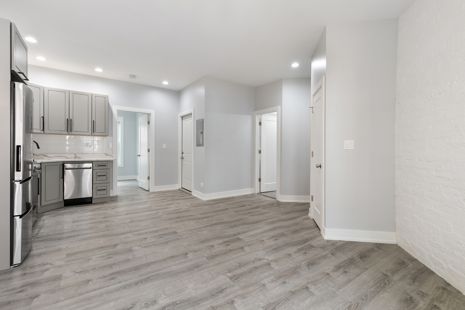 1059 W Glenlake Avenue 2N