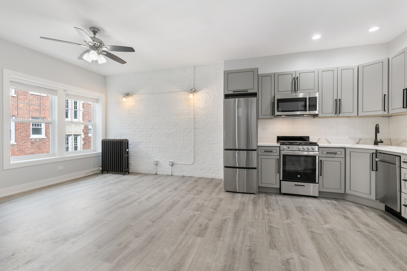 1059 W Glenlake Avenue 2N