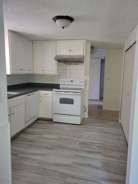 Tiny photo for 2014 Blackthorn Drive #2014, Champaign, IL 61821 (MLS # 12480748)