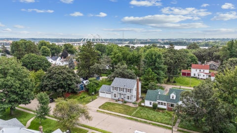 Tiny photo for 917 Holmes Street, Bettendorf, IA 52722 (MLS # 12723575)