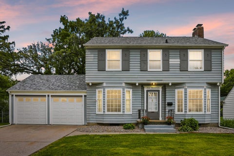 Photo of 917 Holmes Street, Bettendorf, IA 52722 (MLS # 12723575)
