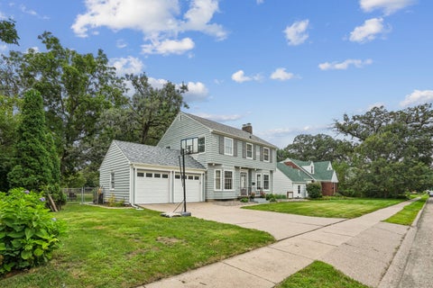 Tiny photo for 917 Holmes Street, Bettendorf, IA 52722 (MLS # 12723575)