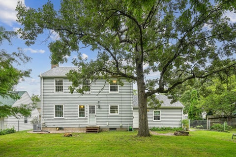 Tiny photo for 917 Holmes Street, Bettendorf, IA 52722 (MLS # 12723575)