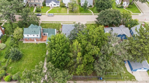 Tiny photo for 917 Holmes Street, Bettendorf, IA 52722 (MLS # 12723575)