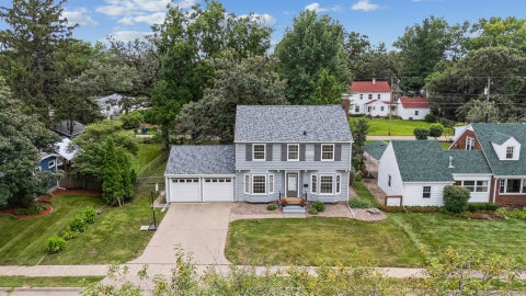 Tiny photo for 917 Holmes Street, Bettendorf, IA 52722 (MLS # 12723575)