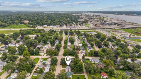 Tiny photo for 917 Holmes Street, Bettendorf, IA 52722 (MLS # 12723575)
