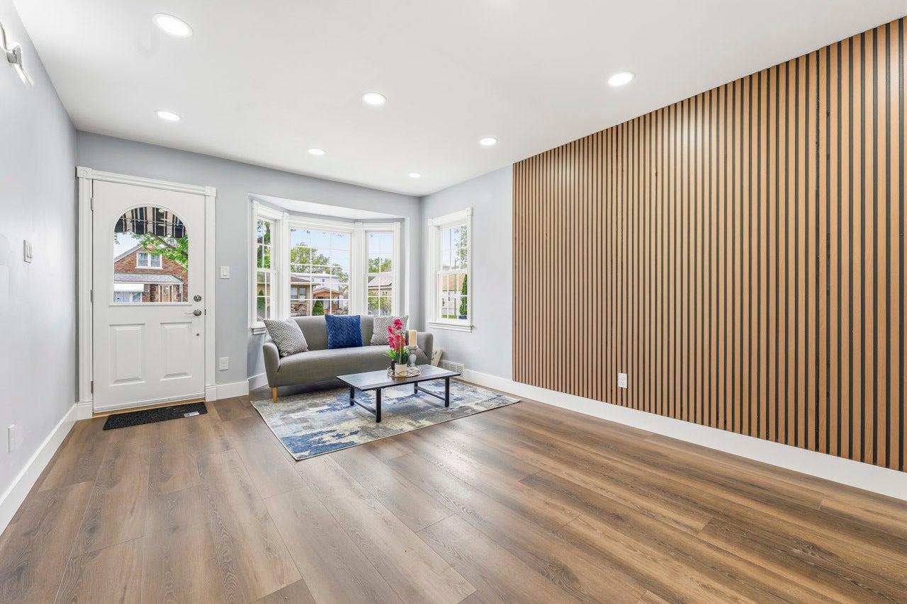 3221 N Opal Avenue