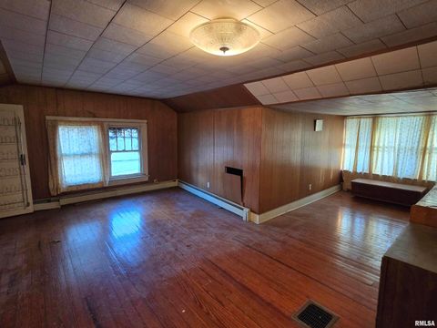 Tiny photo for 500 W SLOAN Street, Harrisburg, IL 62946 (MLS # EB460575)