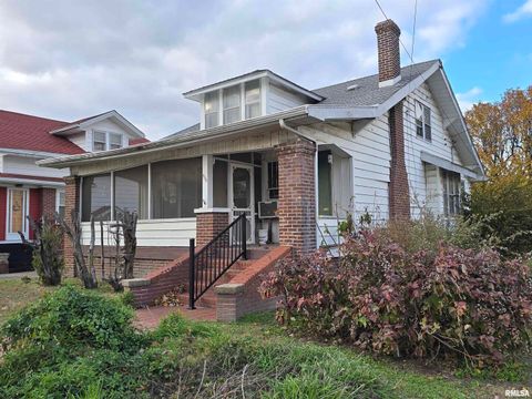 Photo of 500 W SLOAN Street, Harrisburg, IL 62946 (MLS # EB460575)