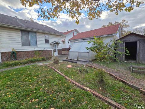 Tiny photo for 500 W SLOAN Street, Harrisburg, IL 62946 (MLS # EB460575)