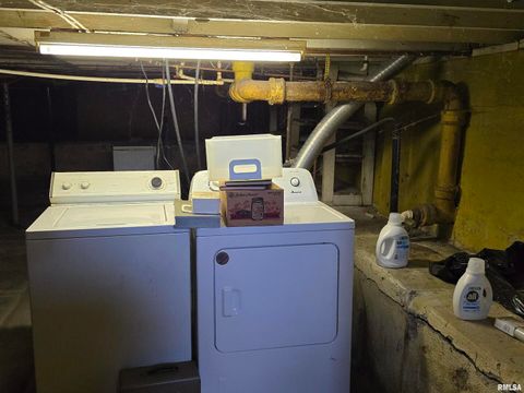 Tiny photo for 500 W SLOAN Street, Harrisburg, IL 62946 (MLS # EB460575)