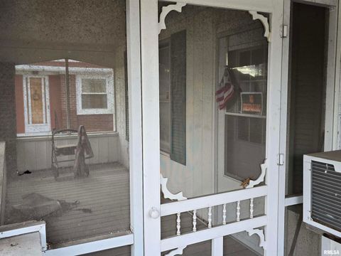 Tiny photo for 500 W SLOAN Street, Harrisburg, IL 62946 (MLS # EB460575)