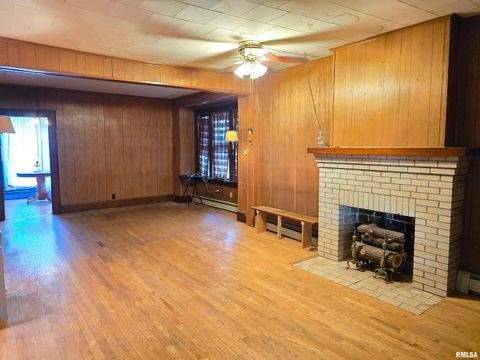 Tiny photo for 500 W SLOAN Street, Harrisburg, IL 62946 (MLS # EB460575)