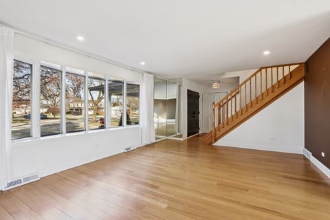 Tiny photo for 2019 E Avon Lane, Arlington Heights, IL 60004 (MLS # 12570998)