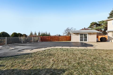 Tiny photo for 2019 E Avon Lane, Arlington Heights, IL 60004 (MLS # 12570998)