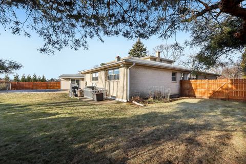 Tiny photo for 2019 E Avon Lane, Arlington Heights, IL 60004 (MLS # 12570998)