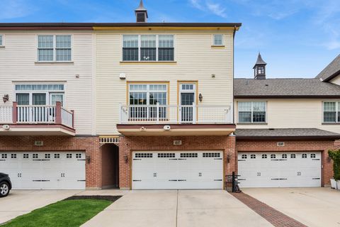 Tiny photo for 4147 Royal Mews Circle #204, Naperville, IL 60564 (MLS # 12644848)