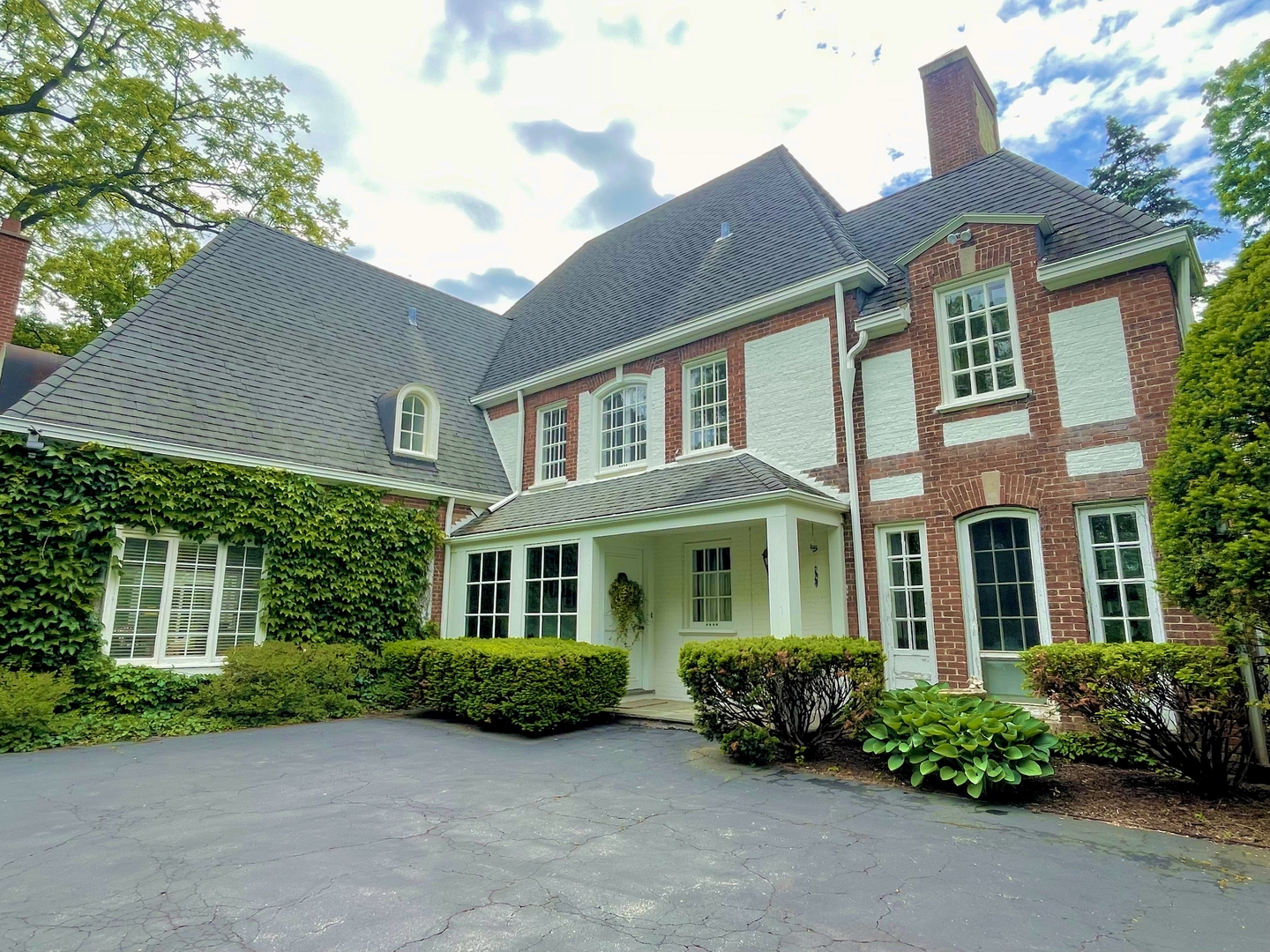 220 Shadowood Lane