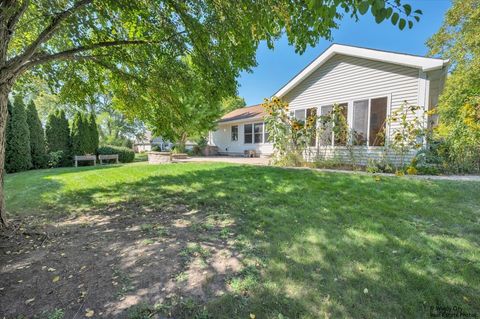 Tiny photo for 721 Brentwood Court, Algonquin, IL 60102 (MLS # 12522994)