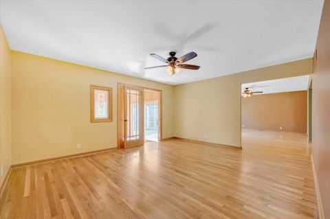 Tiny photo for 721 Brentwood Court, Algonquin, IL 60102 (MLS # 12522994)