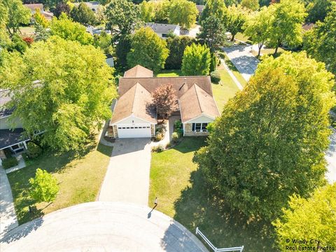 Tiny photo for 721 Brentwood Court, Algonquin, IL 60102 (MLS # 12522994)