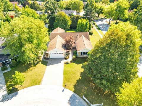 Tiny photo for 721 Brentwood Court, Algonquin, IL 60102 (MLS # 12522994)