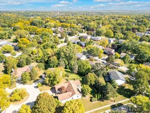 Tiny photo for 721 Brentwood Court, Algonquin, IL 60102 (MLS # 12522994)