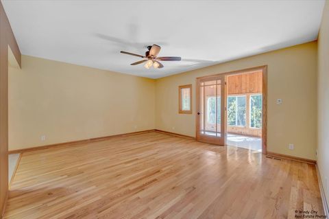 Tiny photo for 721 Brentwood Court, Algonquin, IL 60102 (MLS # 12522994)