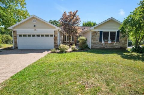 Tiny photo for 721 Brentwood Court, Algonquin, IL 60102 (MLS # 12522994)