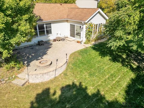 Tiny photo for 721 Brentwood Court, Algonquin, IL 60102 (MLS # 12522994)