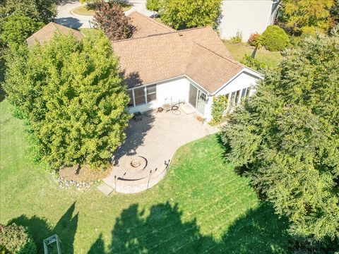 Tiny photo for 721 Brentwood Court, Algonquin, IL 60102 (MLS # 12522994)