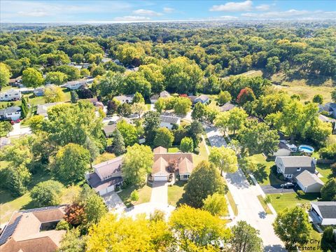 Tiny photo for 721 Brentwood Court, Algonquin, IL 60102 (MLS # 12522994)