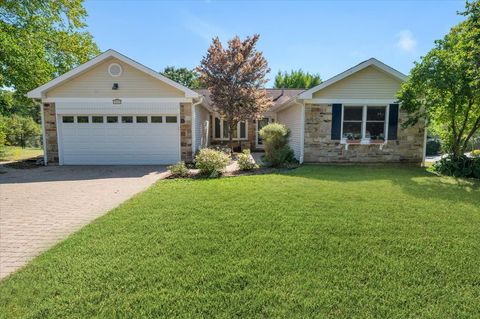Tiny photo for 721 Brentwood Court, Algonquin, IL 60102 (MLS # 12522994)