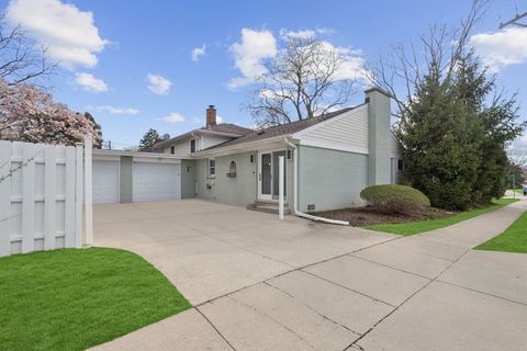 Tiny photo for 614 West Street, Libertyville, IL 60048 (MLS # 12620277)