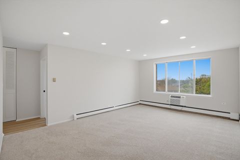 Tiny photo for 1880 Bonnie Lane #412, Hoffman Estates, IL 60169 (MLS # 12626396)