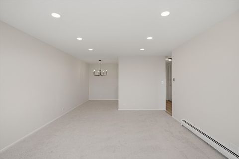 Tiny photo for 1880 Bonnie Lane #412, Hoffman Estates, IL 60169 (MLS # 12626396)