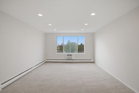 Tiny photo for 1880 Bonnie Lane #412, Hoffman Estates, IL 60169 (MLS # 12626396)