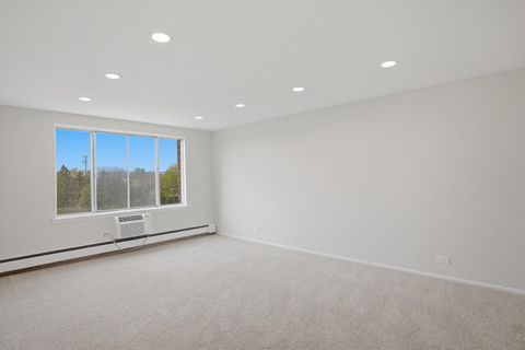 Tiny photo for 1880 Bonnie Lane #412, Hoffman Estates, IL 60169 (MLS # 12626396)