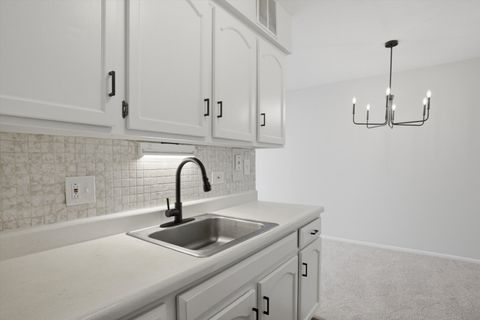 Tiny photo for 1880 Bonnie Lane #412, Hoffman Estates, IL 60169 (MLS # 12626396)