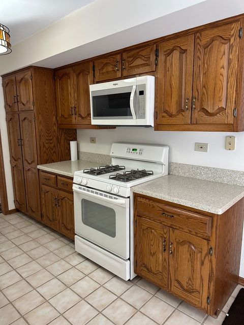 Tiny photo for 12 Queens Court, Westchester, IL 60154 (MLS # 12524184)